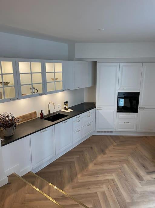 Apartamento Nyrenoveret Charmerende Lejlighed I Odense C! Exterior foto
